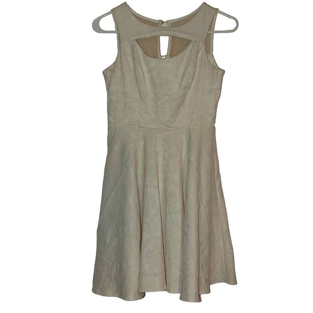 - XOXO Cream Lace Floral Sleeveless Cut Out Detail Fit & Flare Dress Size 0